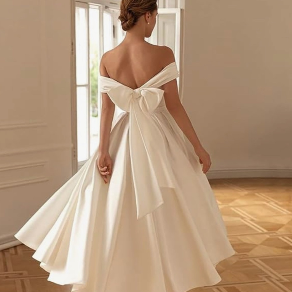 Scoop v-neck wedding dress with large bow tea length